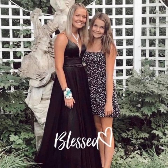 Meet your Posher, Kayley - Picture 1 of 1